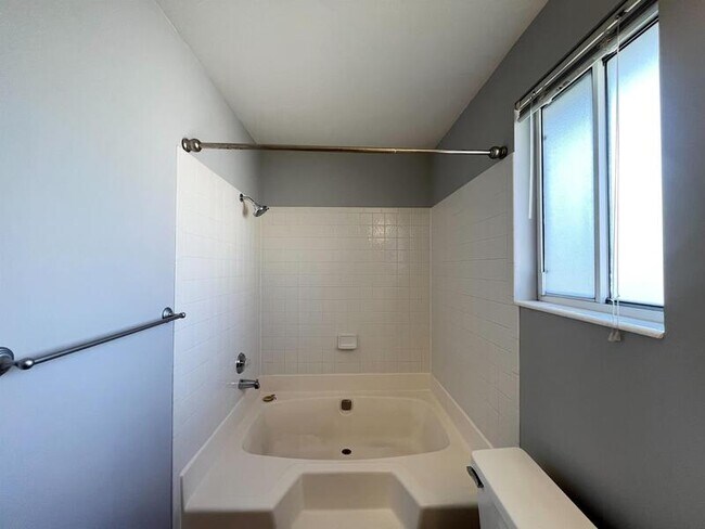Building Photo - 11301 Sandy Ridge Dr