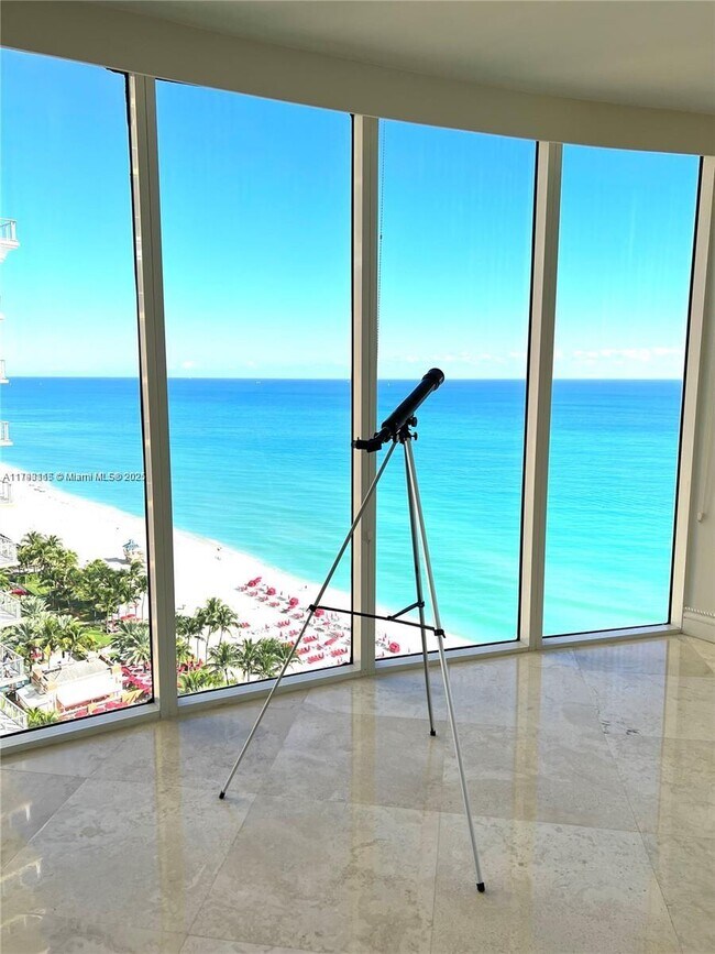 Building Photo - 17555 Collins Ave