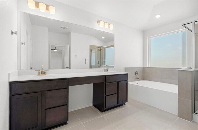 Building Photo - 3720 Cerino Ln