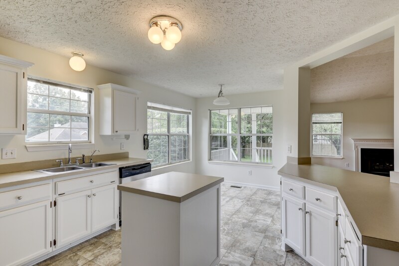 Building Photo - 1101 Pebble Creek Ct E