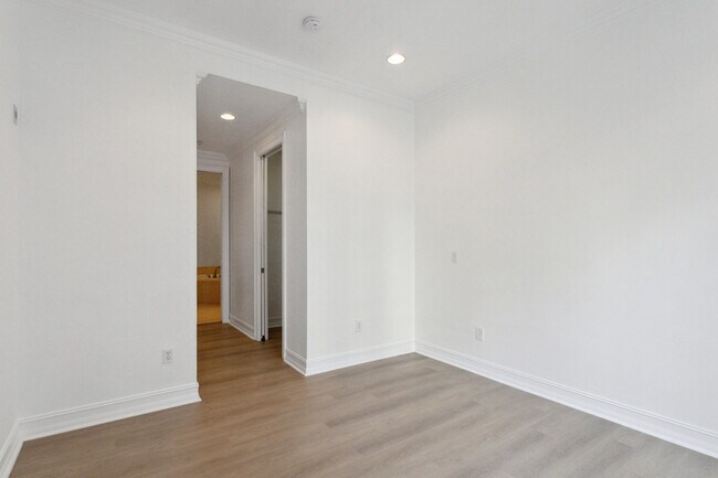 Building Photo - 12 SE 1st Ave