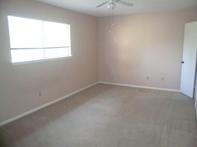 Building Photo - 9402 Meaux Dr