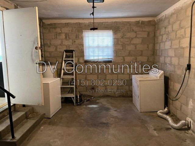 Building Photo - 888 14th Ave S