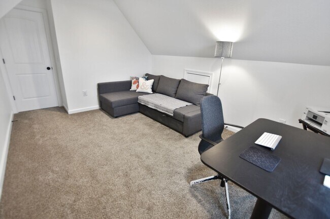 Building Photo - Pet Friendly Three Bedroom with Bonus!