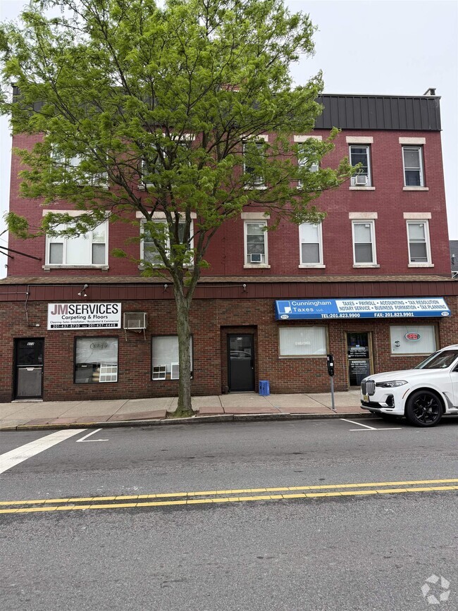 Building Photo - 970 Broadway