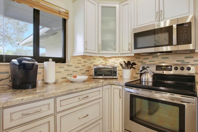 Building Photo - 820 Club Dr