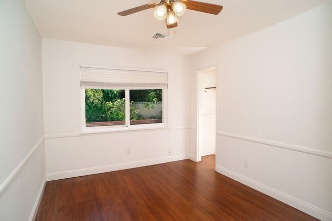 Building Photo - 22222 Strathern St
