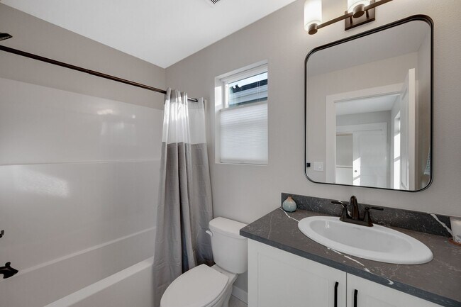 Building Photo - Move In Special Up to 3 Month's Free !! Ne...
