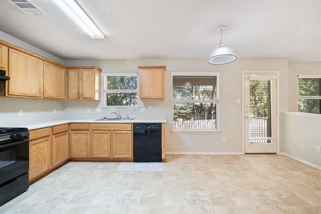 Building Photo - 808 Flatters Way