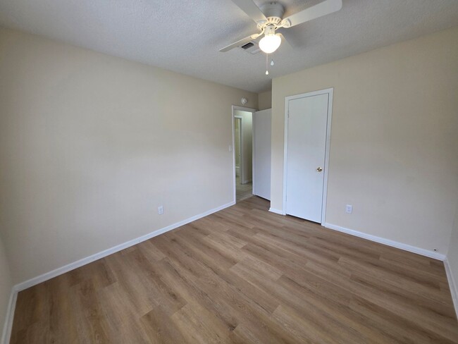 Building Photo - 5BR/2BA home with large family room