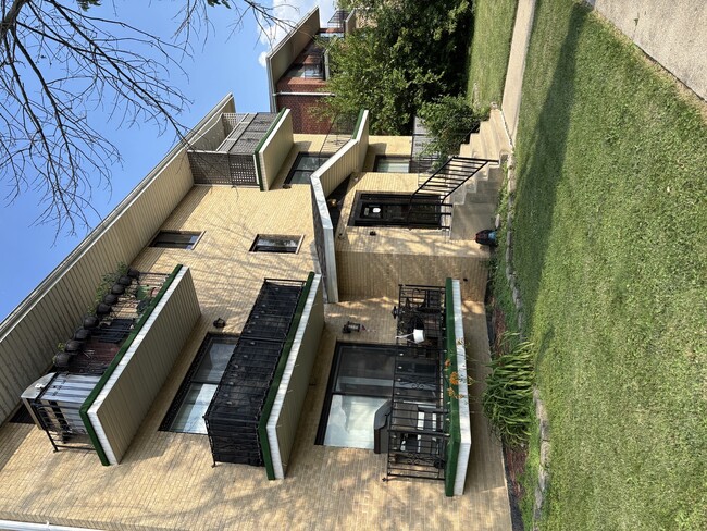 Building Photo - 10601 Major Ave