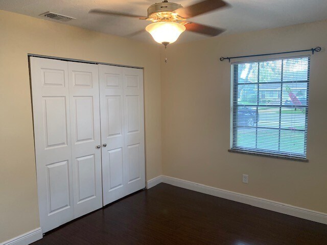 Building Photo - Stunning Pelican Bay Townhome