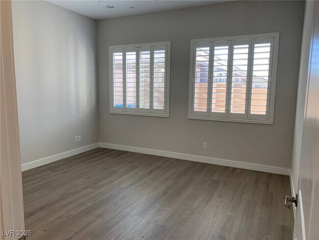 Building Photo - 819 Silverton Spgs St