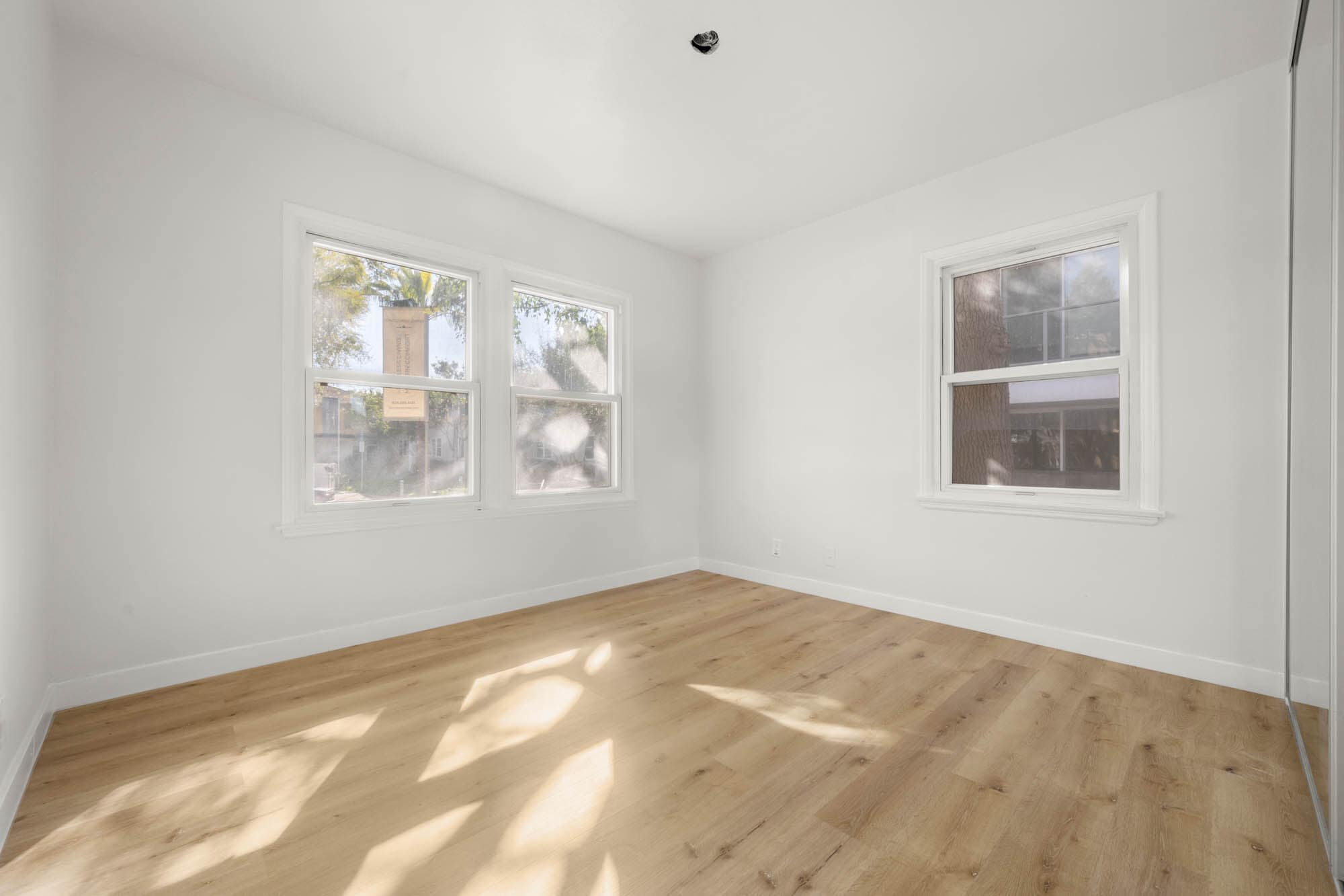 Building Photo - 8746 Belford Ave