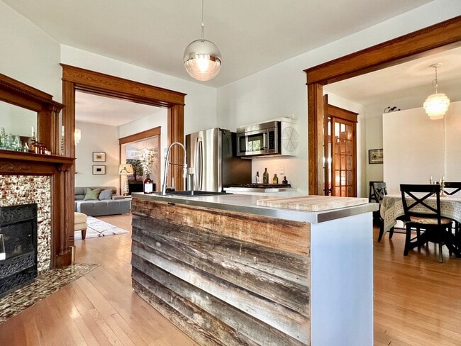 Building Photo - Victorian Gem in the Heart of Downtown – F...