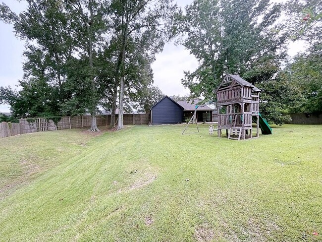 Building Photo - 3919 Meadow Ridge Dr