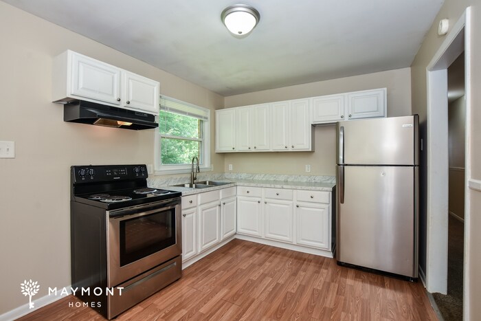 Building Photo - 2855 Greenside Dr NW