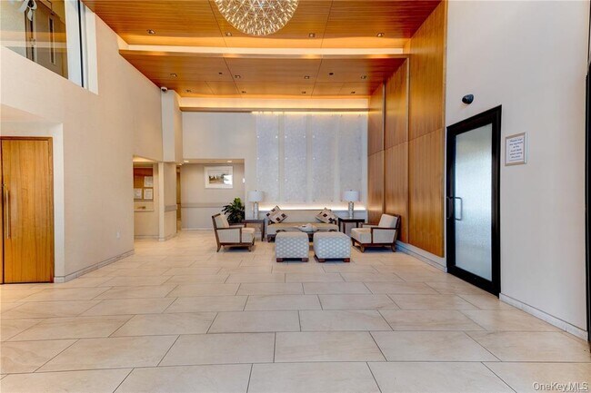 Building Photo - 170 W Broadway