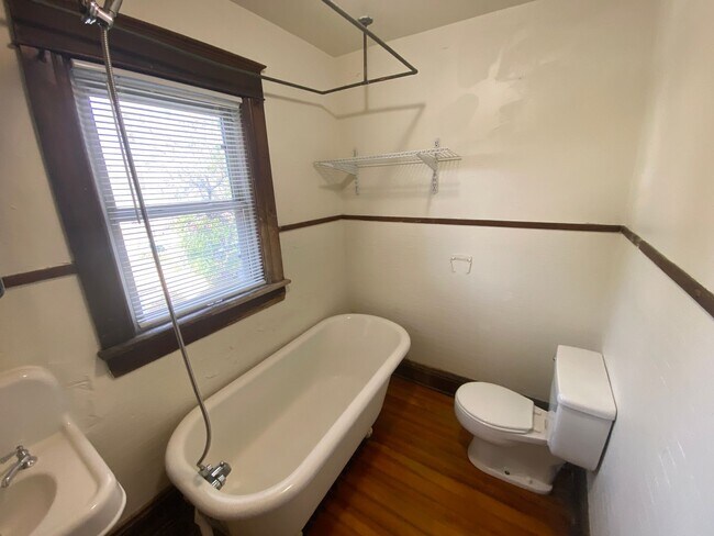 Building Photo - Charming 4-Bedroom Historic Home Near Downtown!