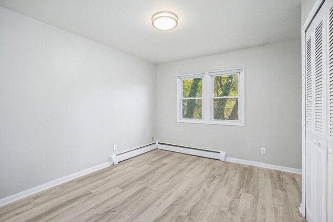 Building Photo - Newly Remodeled 2bed 1 bath duplex in West...