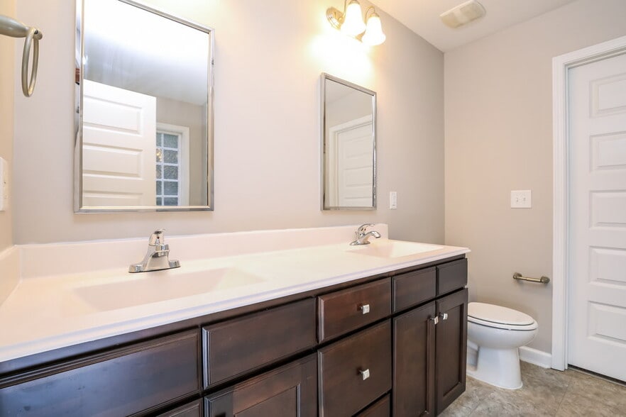 Building Photo - 1253 Braemar Highland Dr