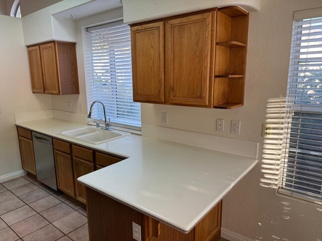 Building Photo - 8800 Crescent Ridge Ln