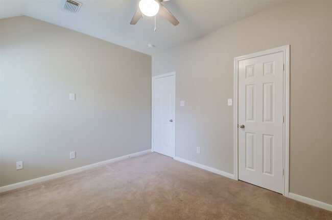 Building Photo - 115 W Burberry Cir