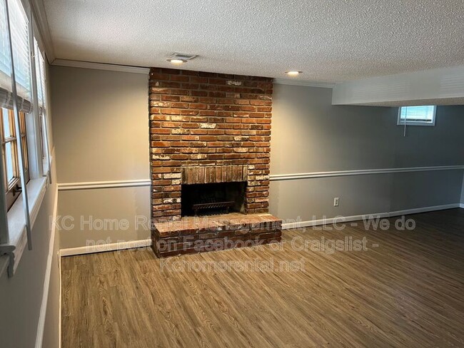 Building Photo - 6708 W 71st Terrace