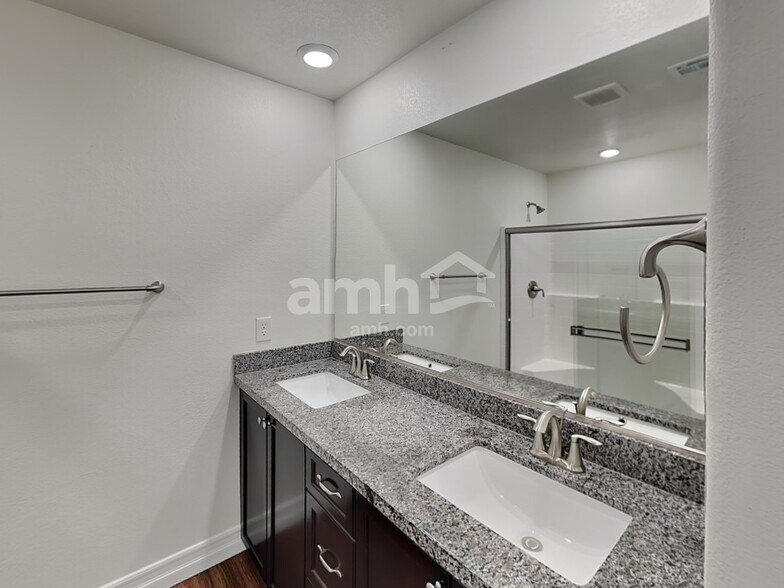 Building Photo - 9875 S Eastern Ave