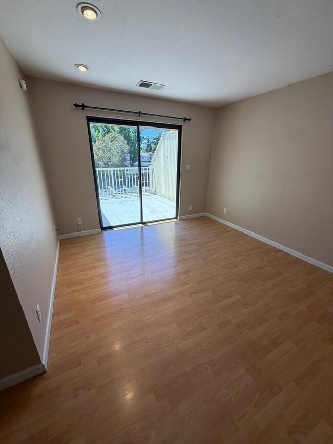 Building Photo - 1BED/1BATH Condo Located in a Quiet Area of Downtown Concord, Ca!!