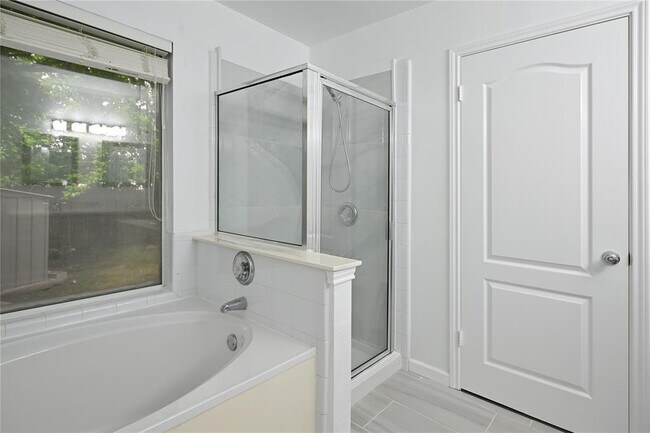 Building Photo - 910 Rocking Spur Cove