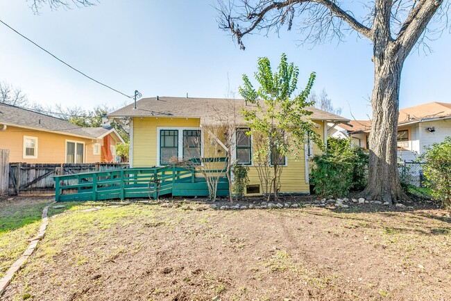 Building Photo - CHARMING TOBIN HILL COTTAGE