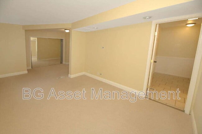 Building Photo - 3830 Twin Oaks Way