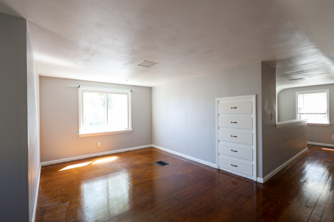 Building Photo - 1628 28th St NE