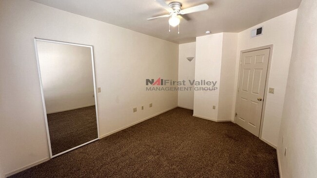 Building Photo - 3 Bedrooms, 2 Baths and a Single Car Garage