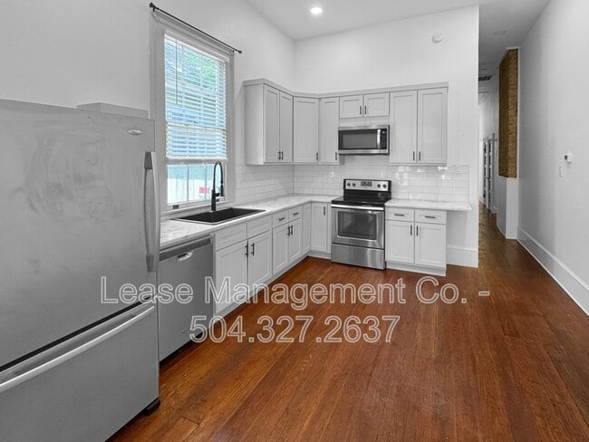 Building Photo - 330 Seguin St