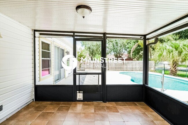 Building Photo - 3 Bedroom Pet-Friendly Home in OCOEE, FL with Main Street Renewal