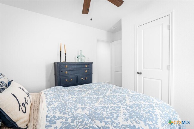 Building Photo - 175 Amber Gln