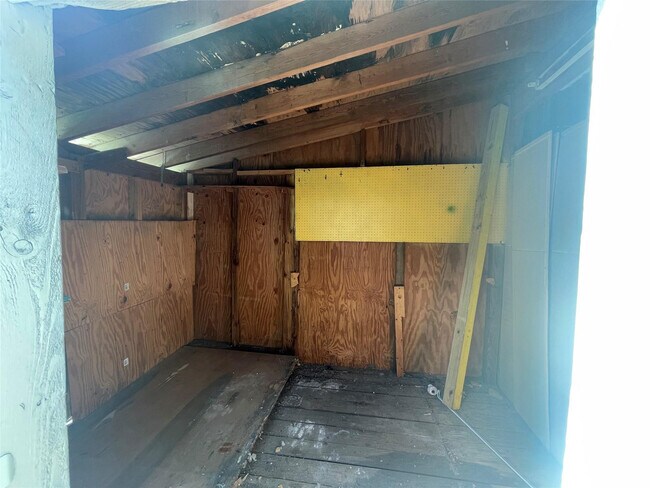 Building Photo - 4541 NE 6th Terrace