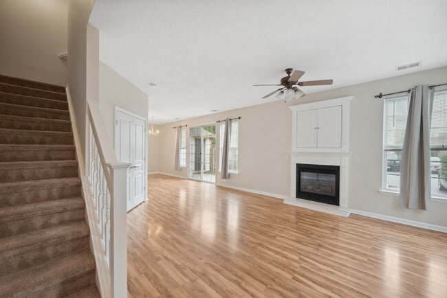Building Photo - 2412 Wessington Dr