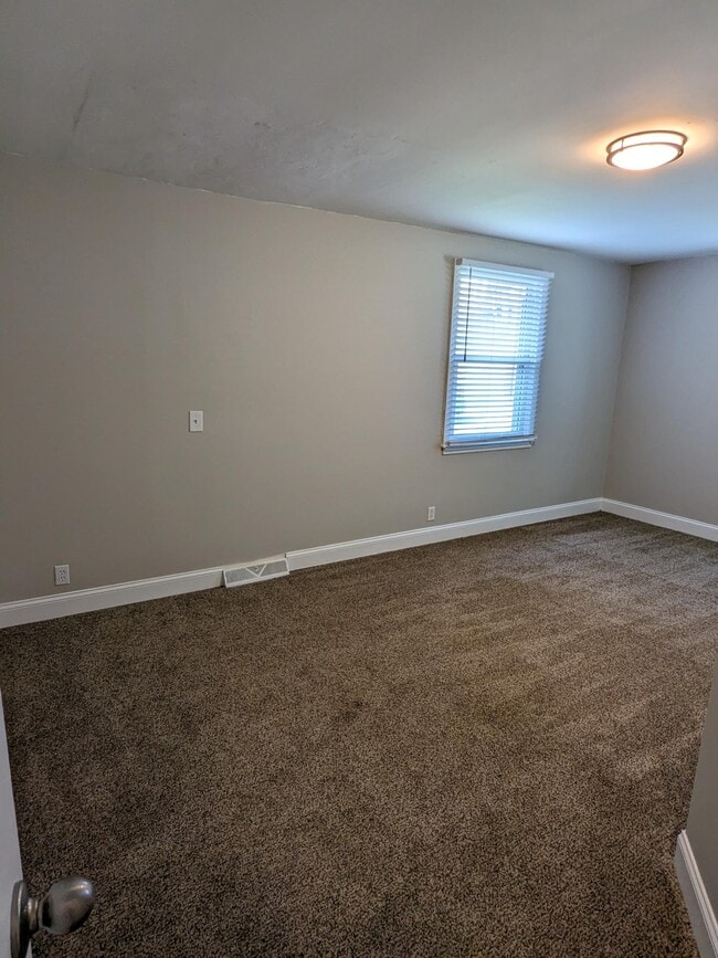Building Photo - 3253 Niagara Dr