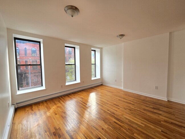 Building Photo - 267 W 121st St