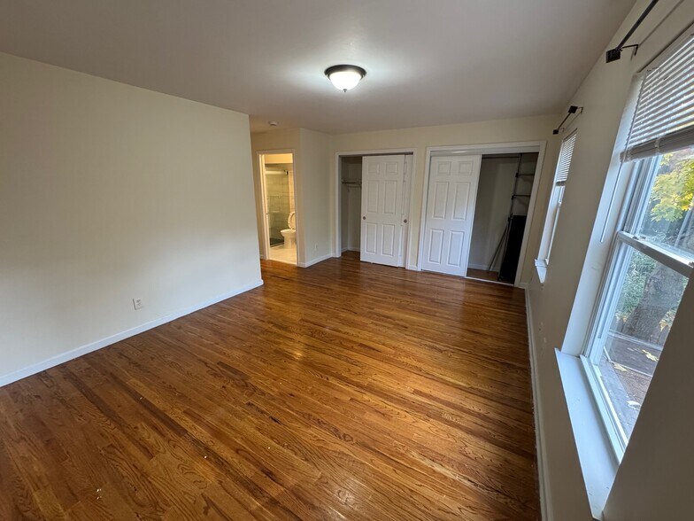 Building Photo - 31 Emory St