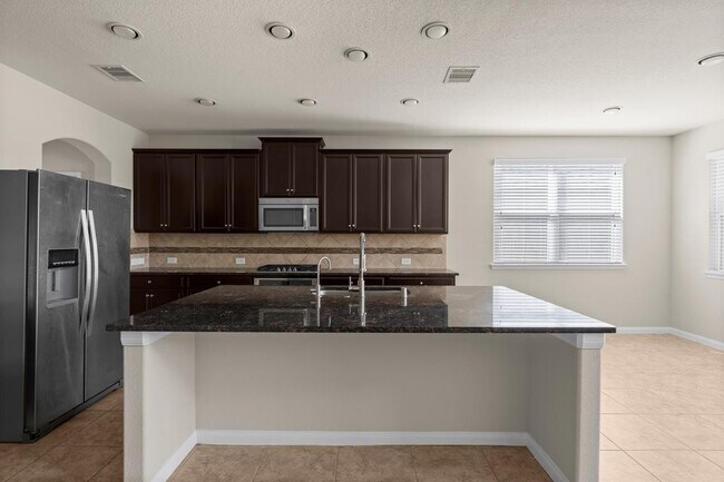 Building Photo - 18115 Fernwood Bend Dr
