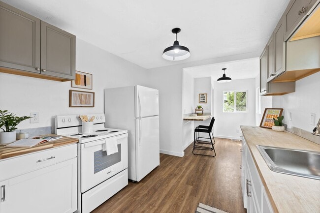 Building Photo - Dishman Area Home with Shop!