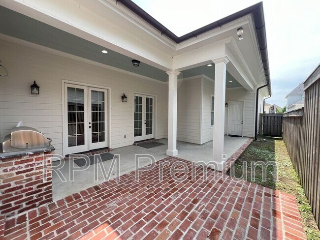 Building Photo - 10722 Turning Leaf Dr