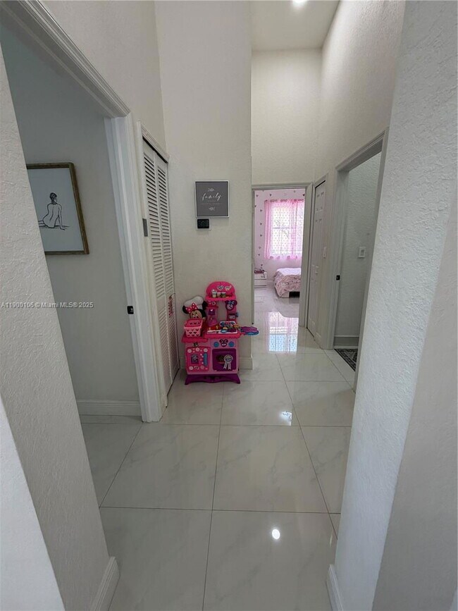 Building Photo - 2330 SW 132nd Wy