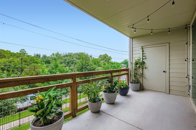 Building Photo - 4704 Sunset Trail