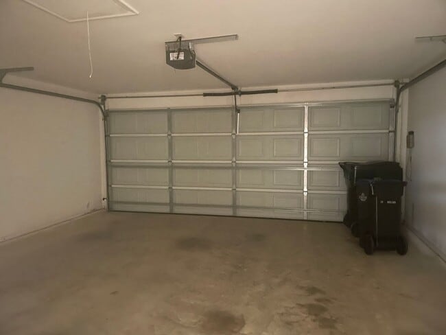 Building Photo - 3/2 Central heat and air, washer dryer connections