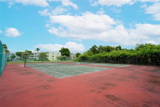 Building Photo - 10875 SW 112th Ave